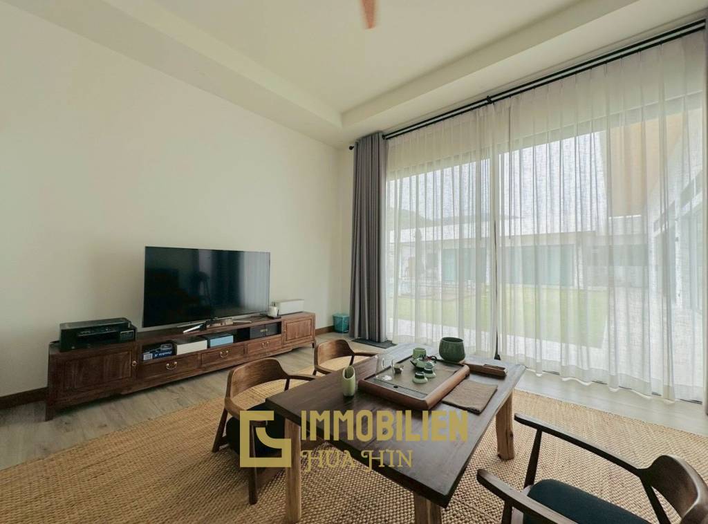 1245 qm Grundstück / 750 qm Wohnfläche / 14m x 4m Pool