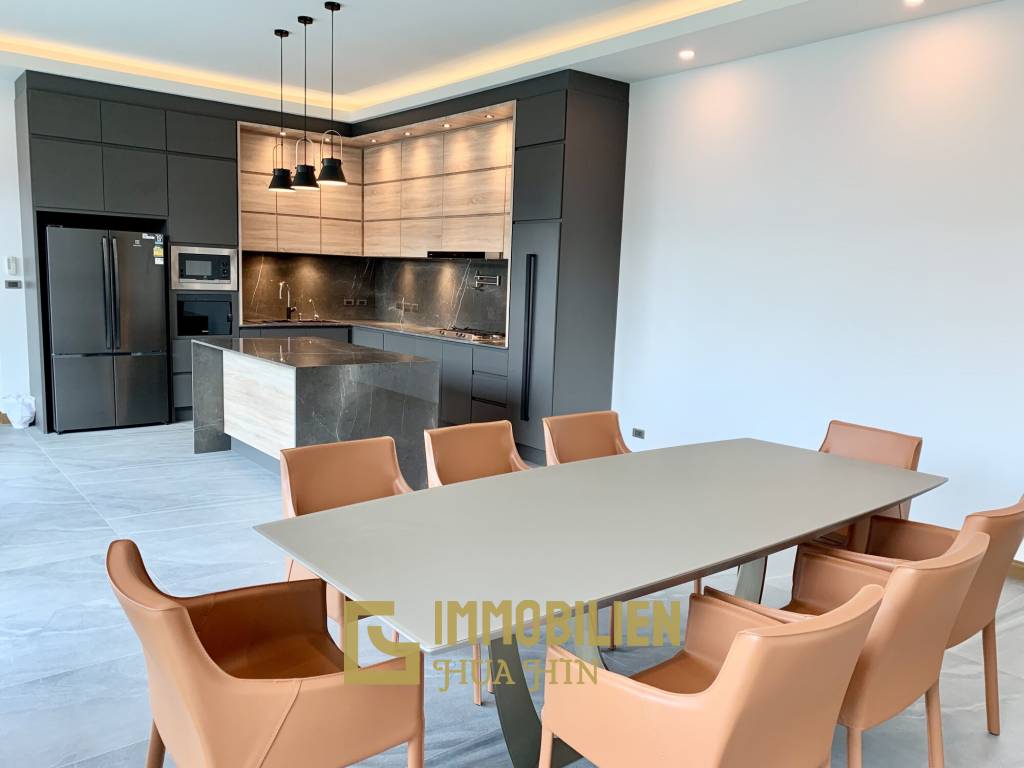 1245 qm Grundstück / 750 qm Wohnfläche / 14m x 4m Pool