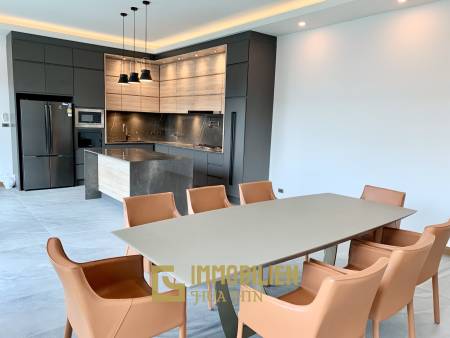 1245 qm Grundstück / 750 qm Wohnfläche / 14m x 4m Pool