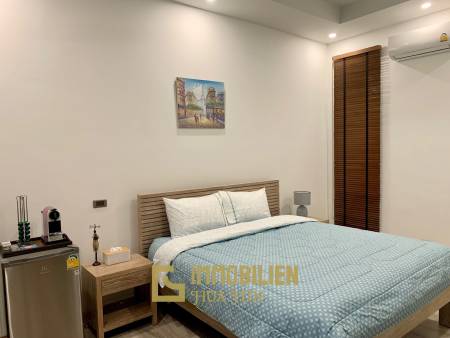 1245 qm Grundstück / 750 qm Wohnfläche / 14m x 4m Pool