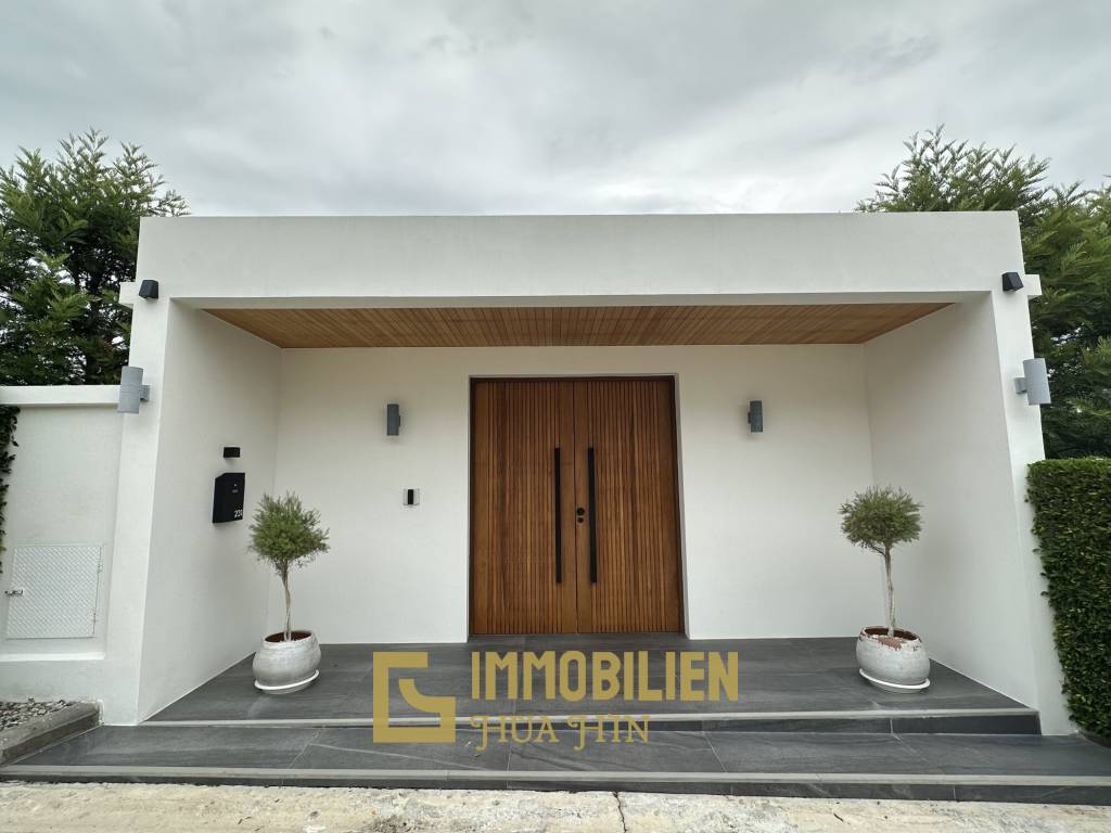 1245 qm Grundstück / 750 qm Wohnfläche / 14m x 4m Pool