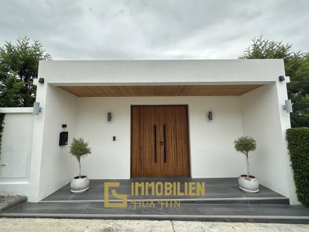 1245 qm Grundstück / 750 qm Wohnfläche / 14m x 4m Pool