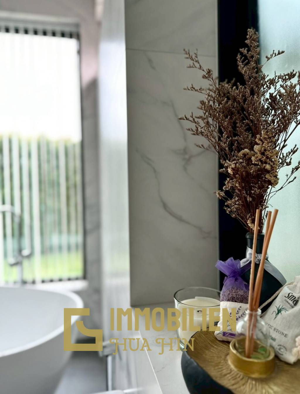 1245 qm Grundstück / 750 qm Wohnfläche / 14m x 4m Pool