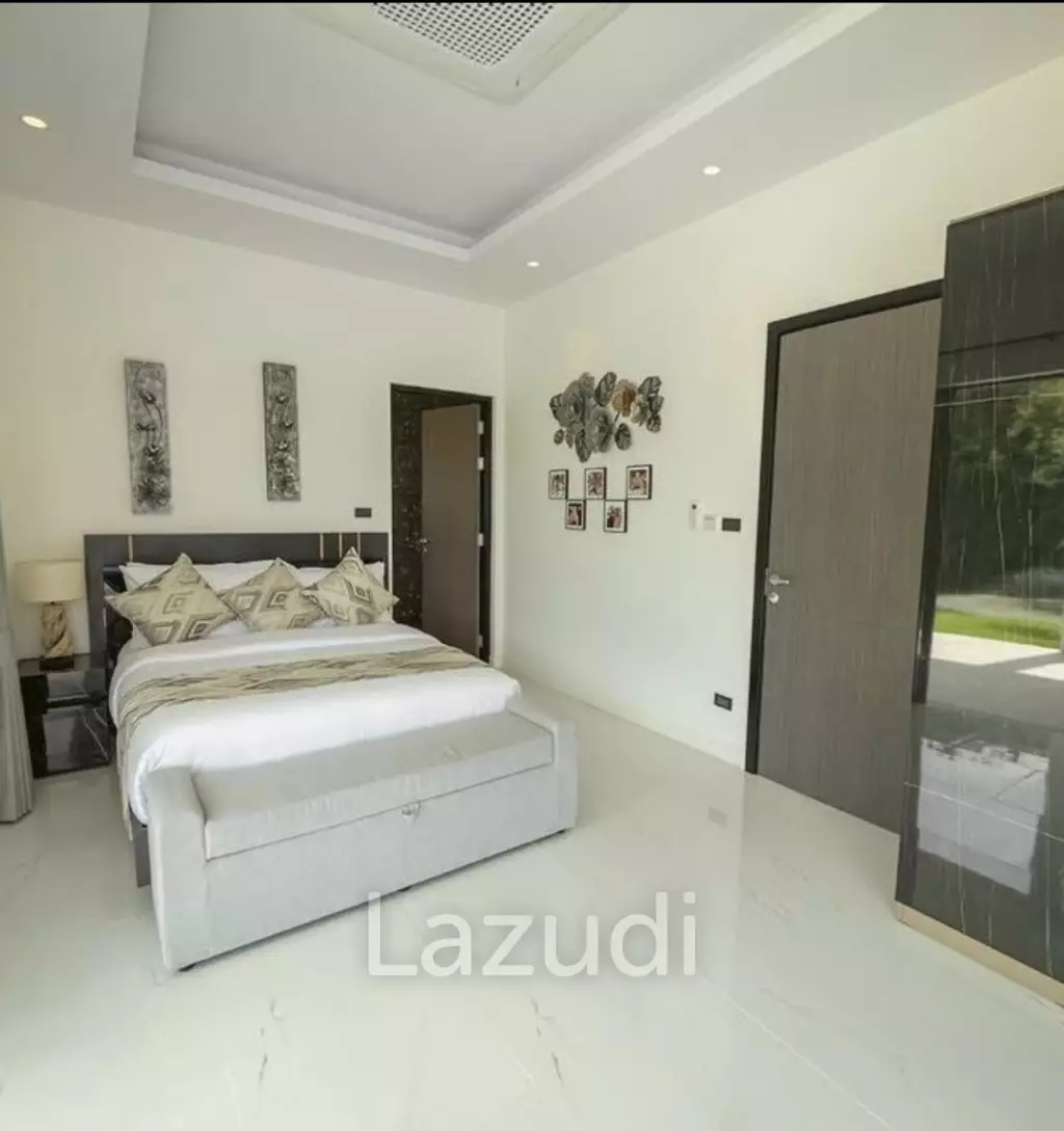 ST GEORGES PARK : 4 Bed Luxury Pool Villa