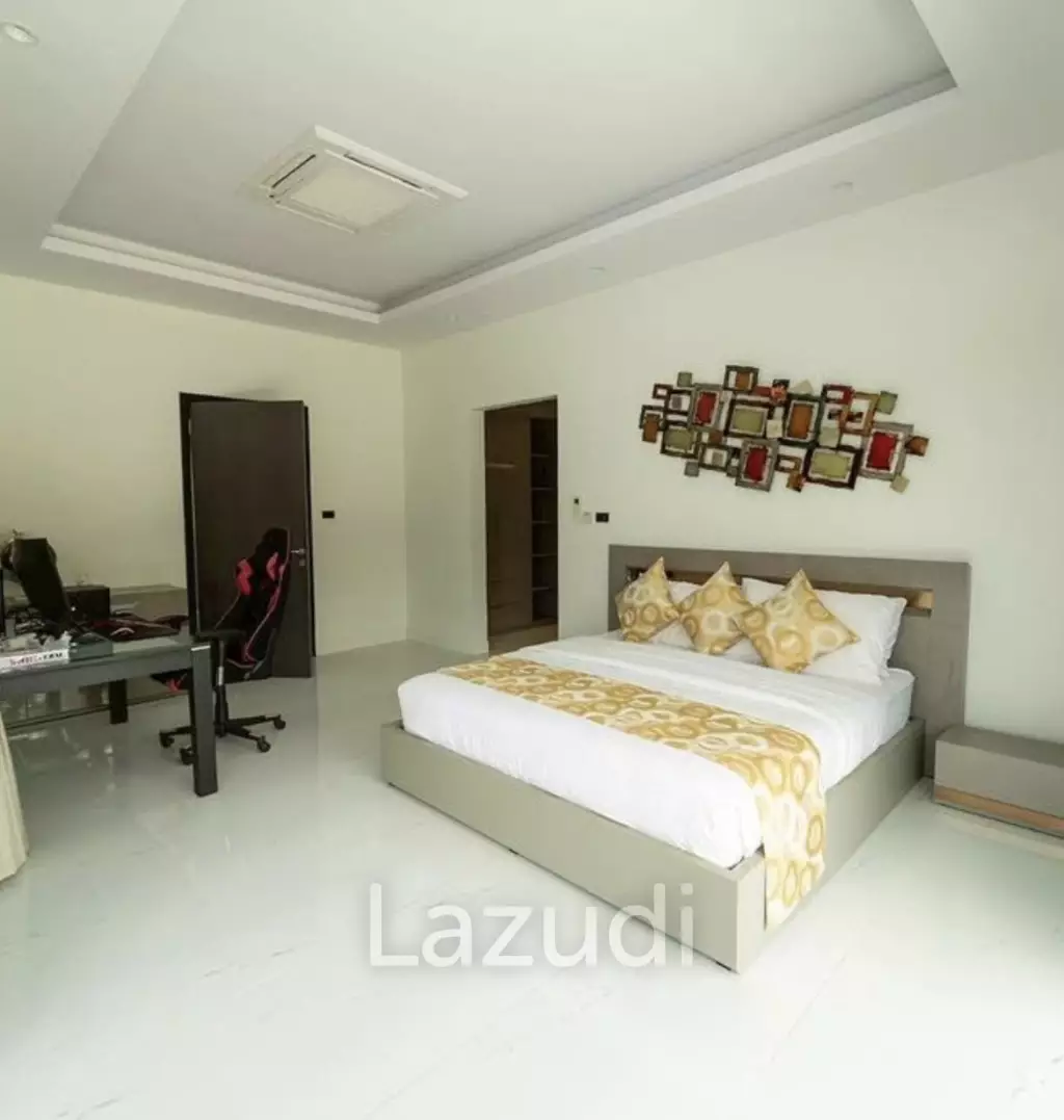 ST GEORGES PARK : 4 Bed Luxury Pool Villa