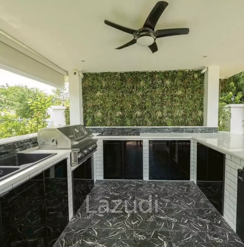 ST GEORGES PARK : 4 Bed Luxury Pool Villa