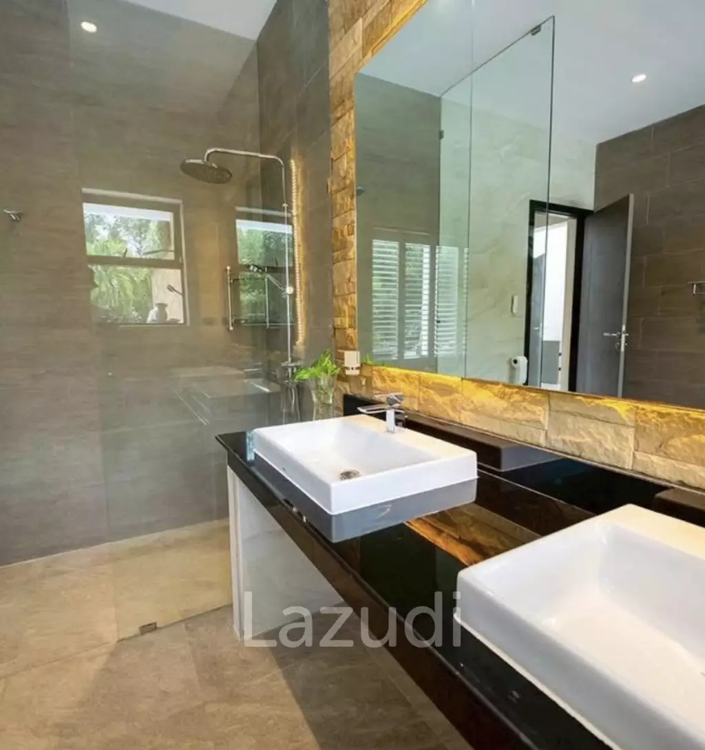 ST GEORGES PARK : 4 Bed Luxury Pool Villa