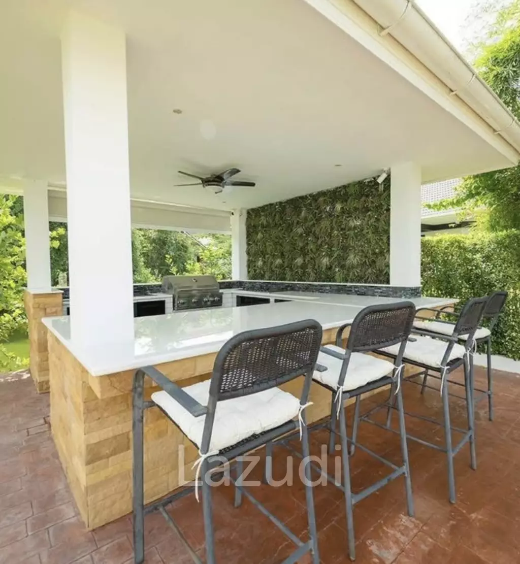 ST GEORGES PARK : 4 Bed Luxury Pool Villa