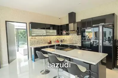 ST GEORGES PARK : 4 Bed Luxury Pool Villa