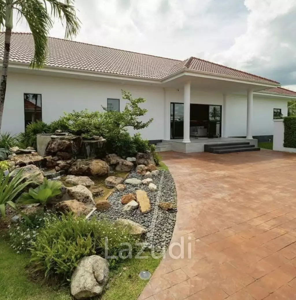 ST GEORGES PARK : 4 Bed Luxury Pool Villa