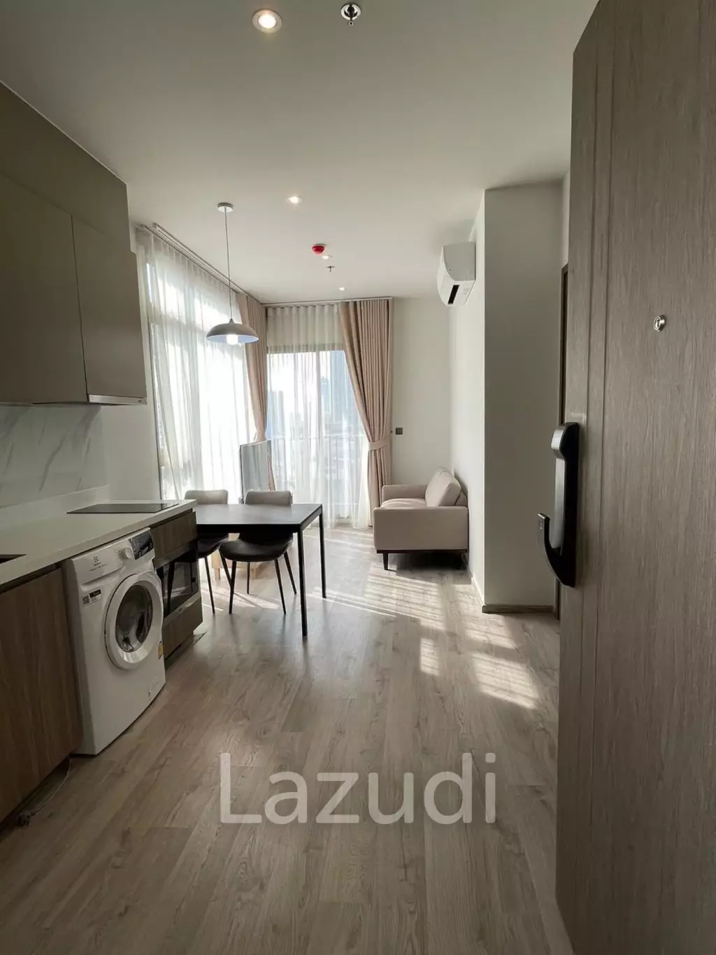 Luxurious Fully Furnished Condo in Ekkamai