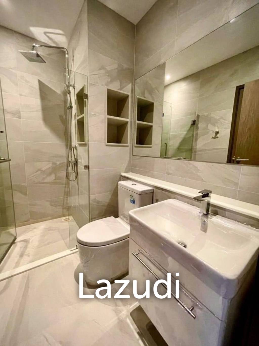 Luxurious Fully Furnished Condo in Ekkamai