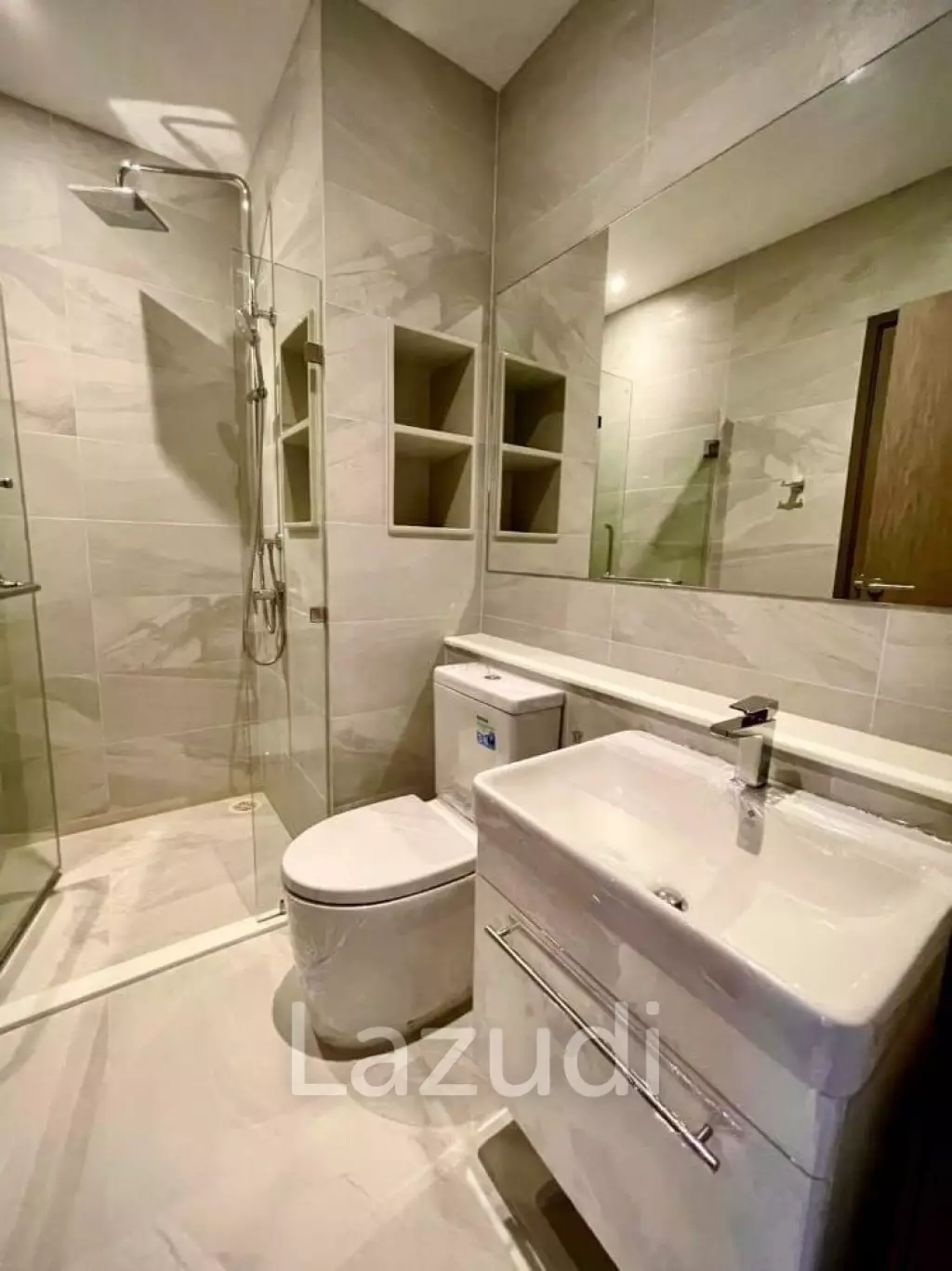 Luxurious Fully Furnished Condo in Ekkamai