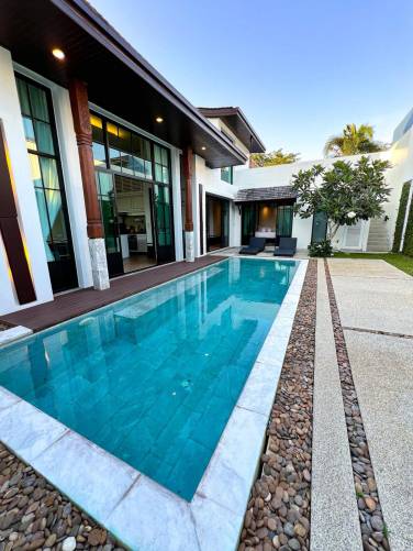 Japanese inspired 3-Bedroom Pool Villa in Soi Pasak, Thalang