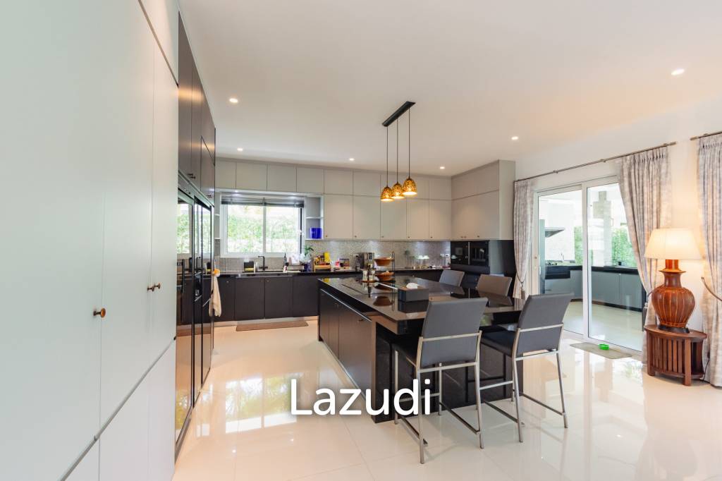 1,980 ตร.ม 7 เตียง 8 อาบน้ำ วิลล่า For ขาย