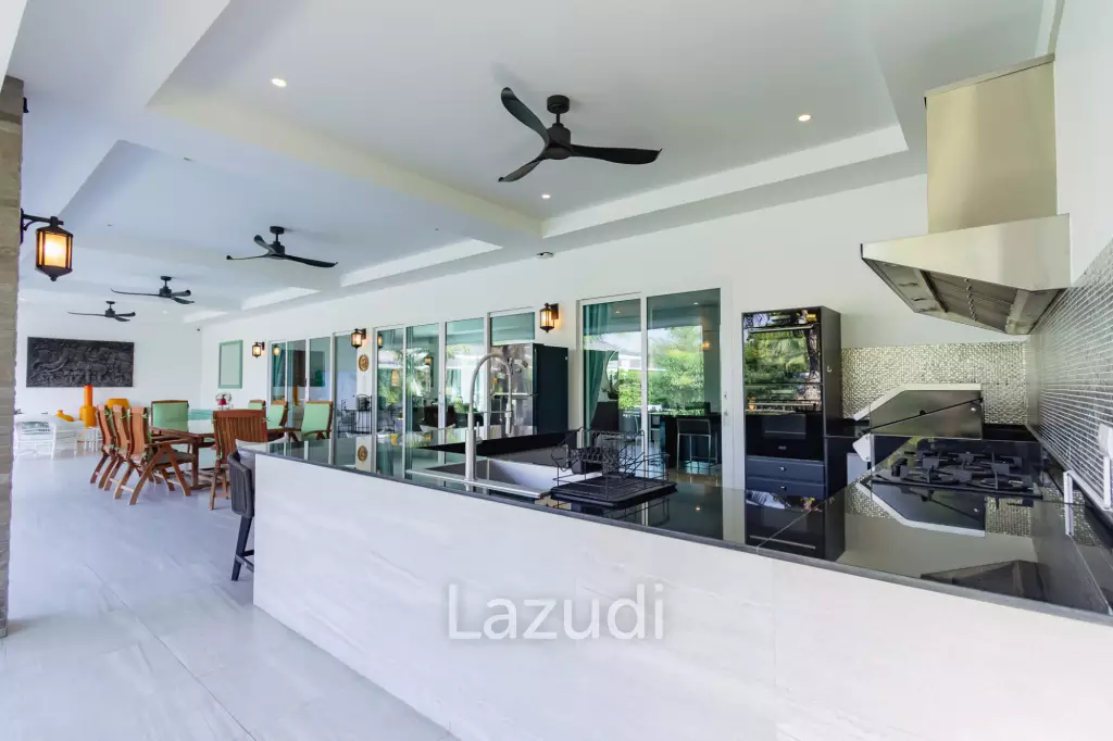 THE CLOUDS 1 : Luxury 7 bed pool villa