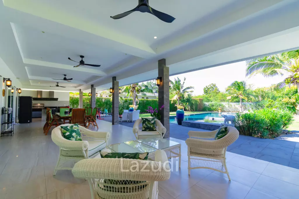 THE CLOUDS 1 : Luxury 7 bed pool villa