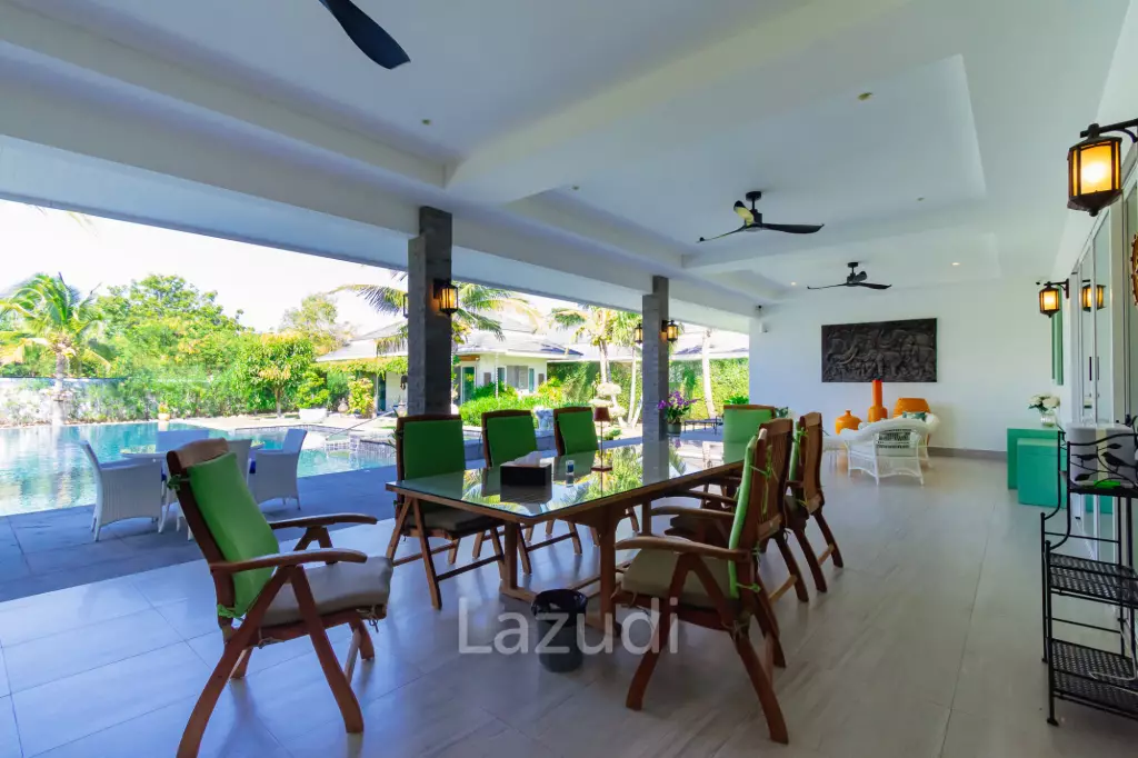 THE CLOUDS 1 : Luxury 7 bed pool villa