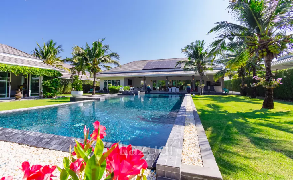 THE CLOUDS 1 : Luxury 7 bed pool villa