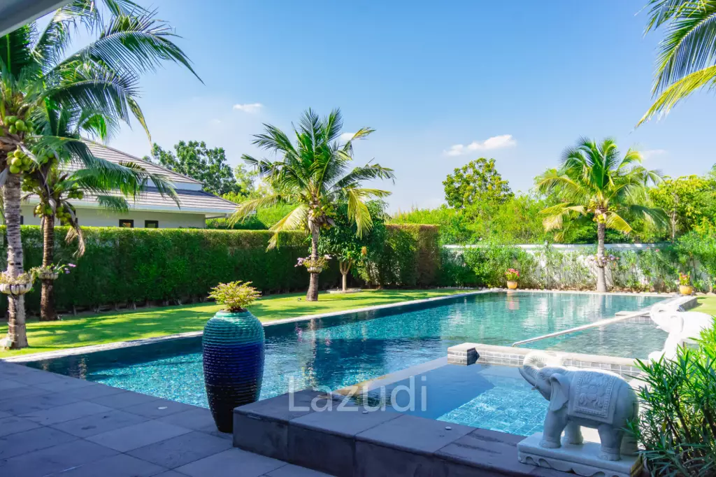 THE CLOUDS 1 : Luxury 7 bed pool villa