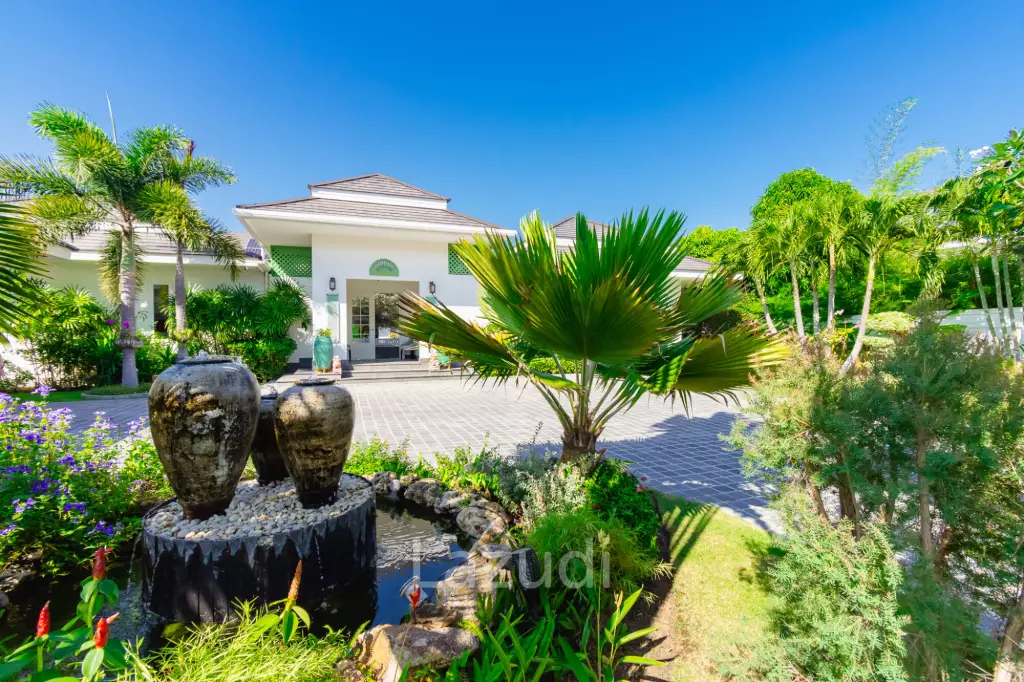 THE CLOUDS 1 : Luxury 7 bed pool villa
