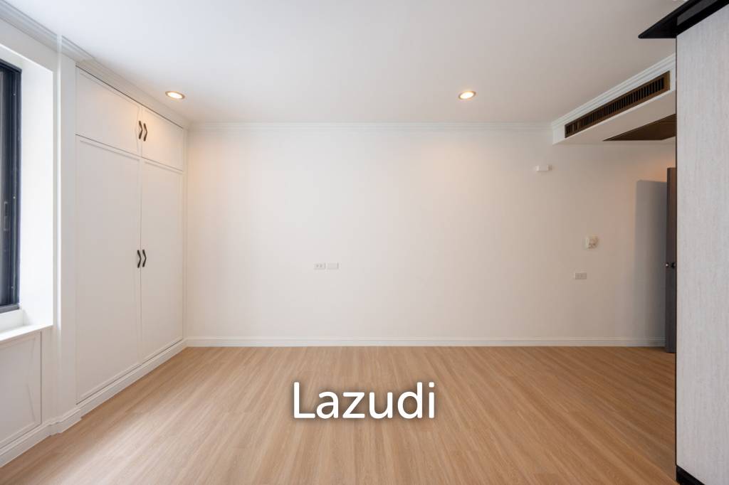Luxurious 3-Bedroom Condo at Las Colinas Bangkok