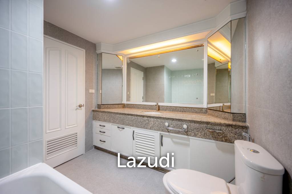 Luxurious 3-Bedroom Condo at Las Colinas Bangkok