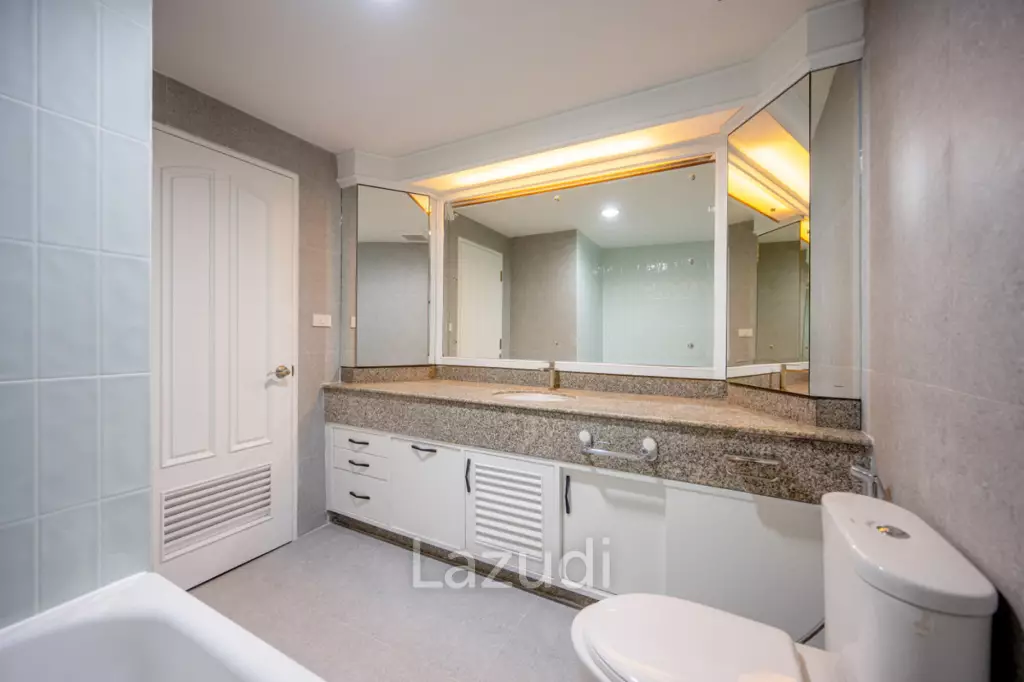 Luxurious 3-Bedroom Condo at Las Colinas Bangkok