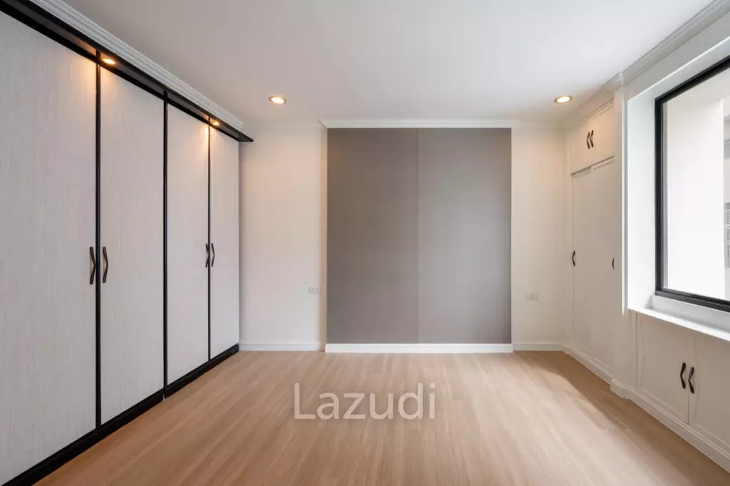 Luxurious 3-Bedroom Condo at Las Colinas Bangkok
