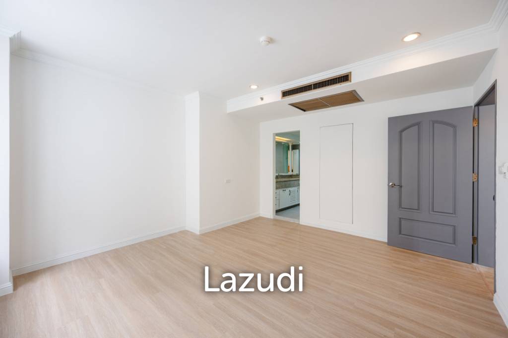 Luxurious 3-Bedroom Condo at Las Colinas Bangkok