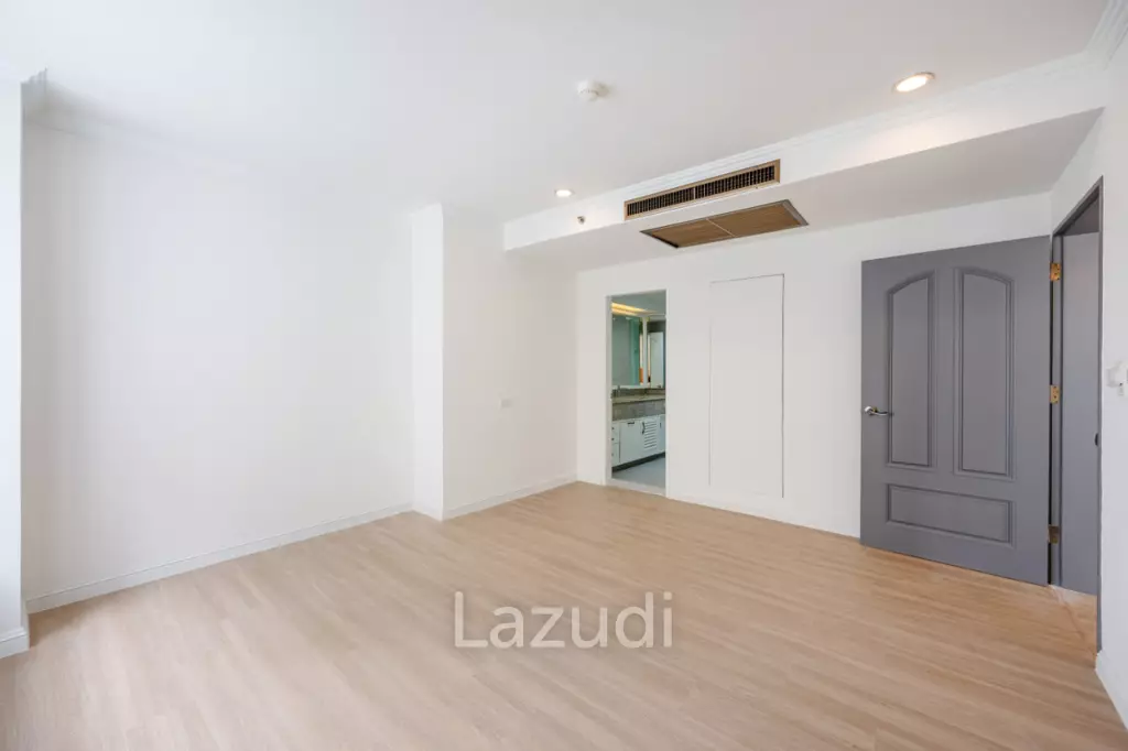 Luxurious 3-Bedroom Condo at Las Colinas Bangkok