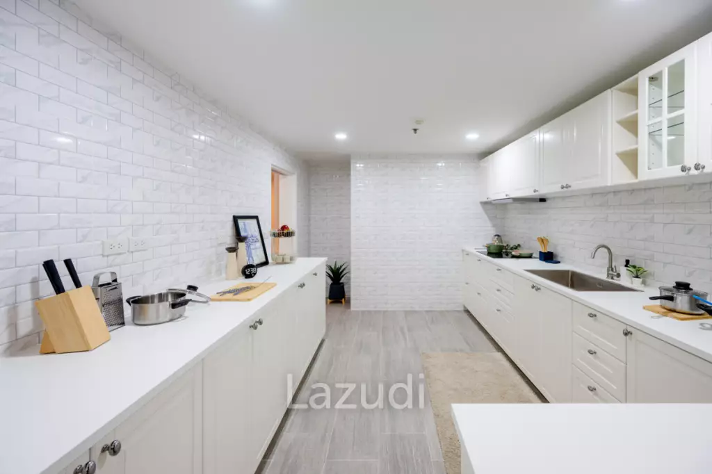 Luxurious 3-Bedroom Condo at Las Colinas Bangkok