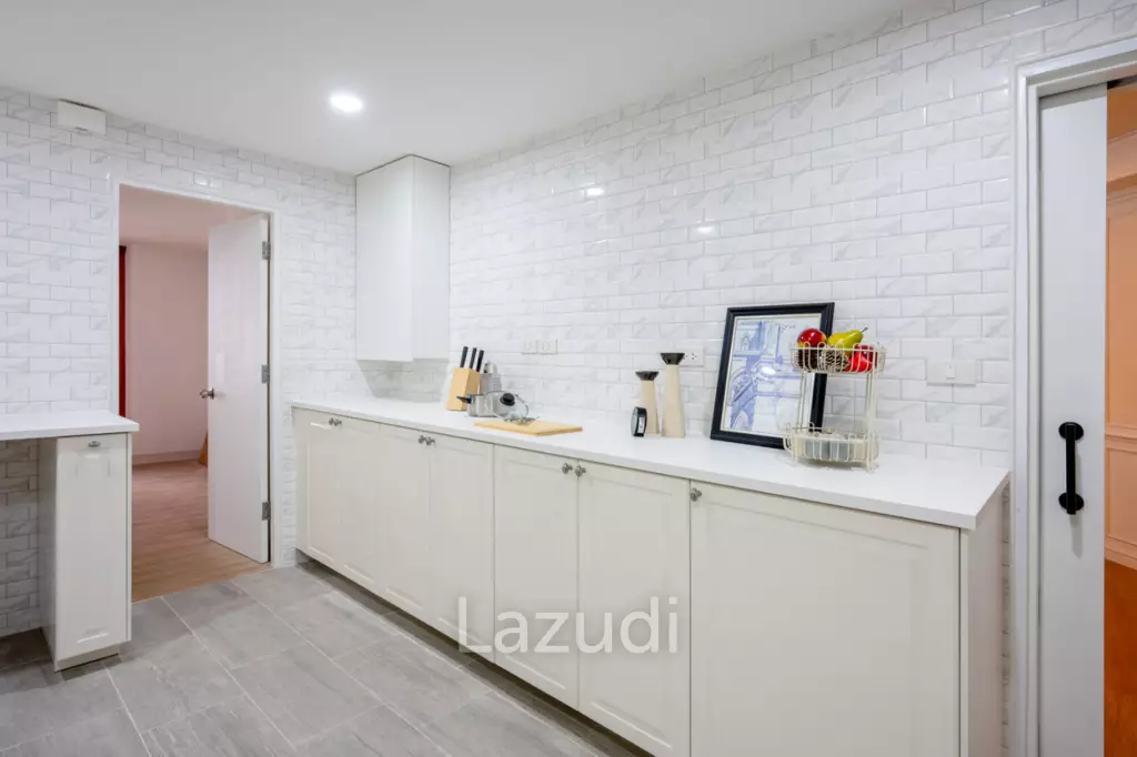 Luxurious 3-Bedroom Condo at Las Colinas Bangkok