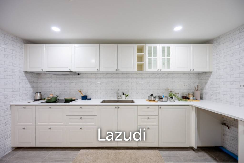Luxurious 3-Bedroom Condo at Las Colinas Bangkok