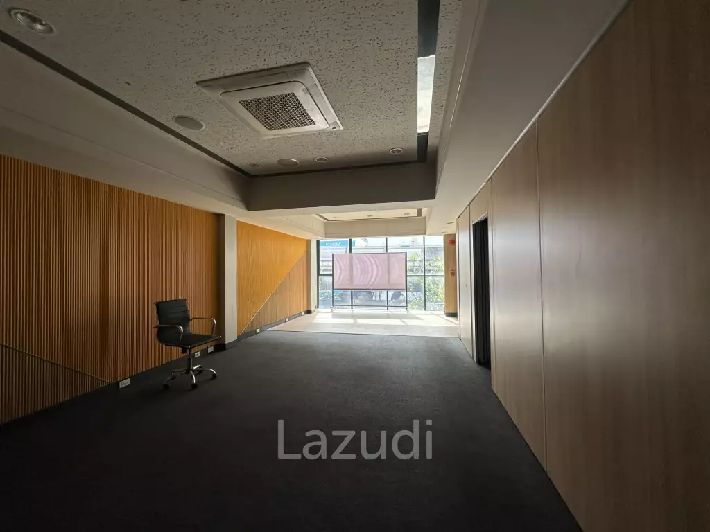 Spacious Retail Space in Prime Bangkok Location