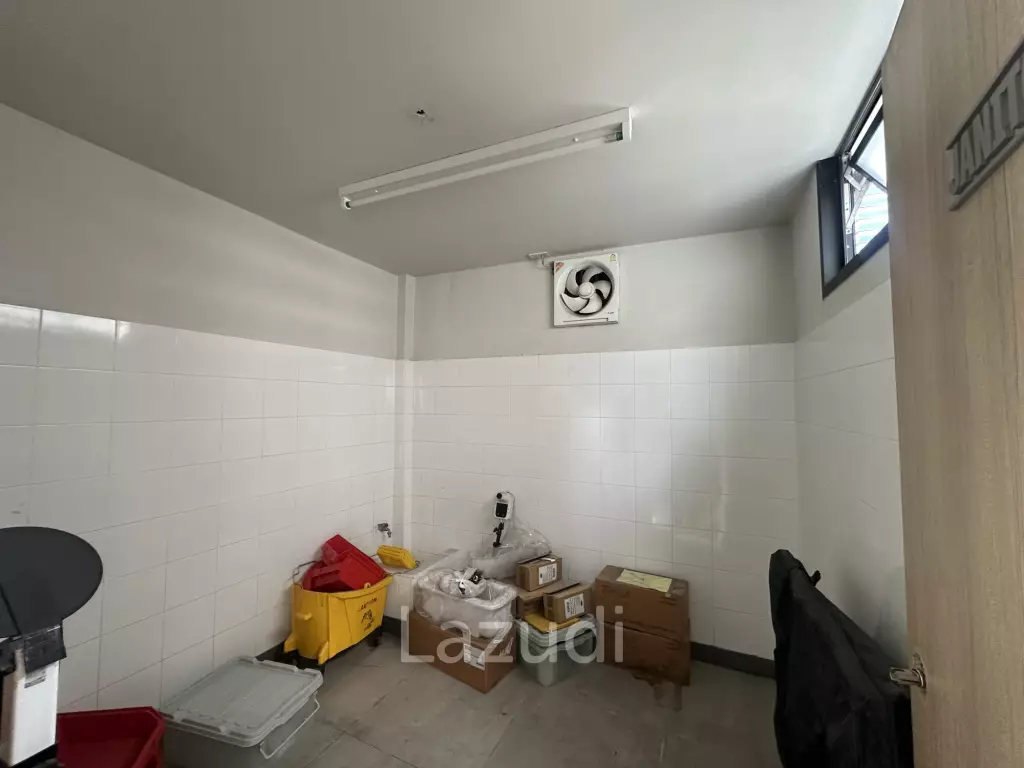 Spacious Retail Space in Prime Bangkok Location