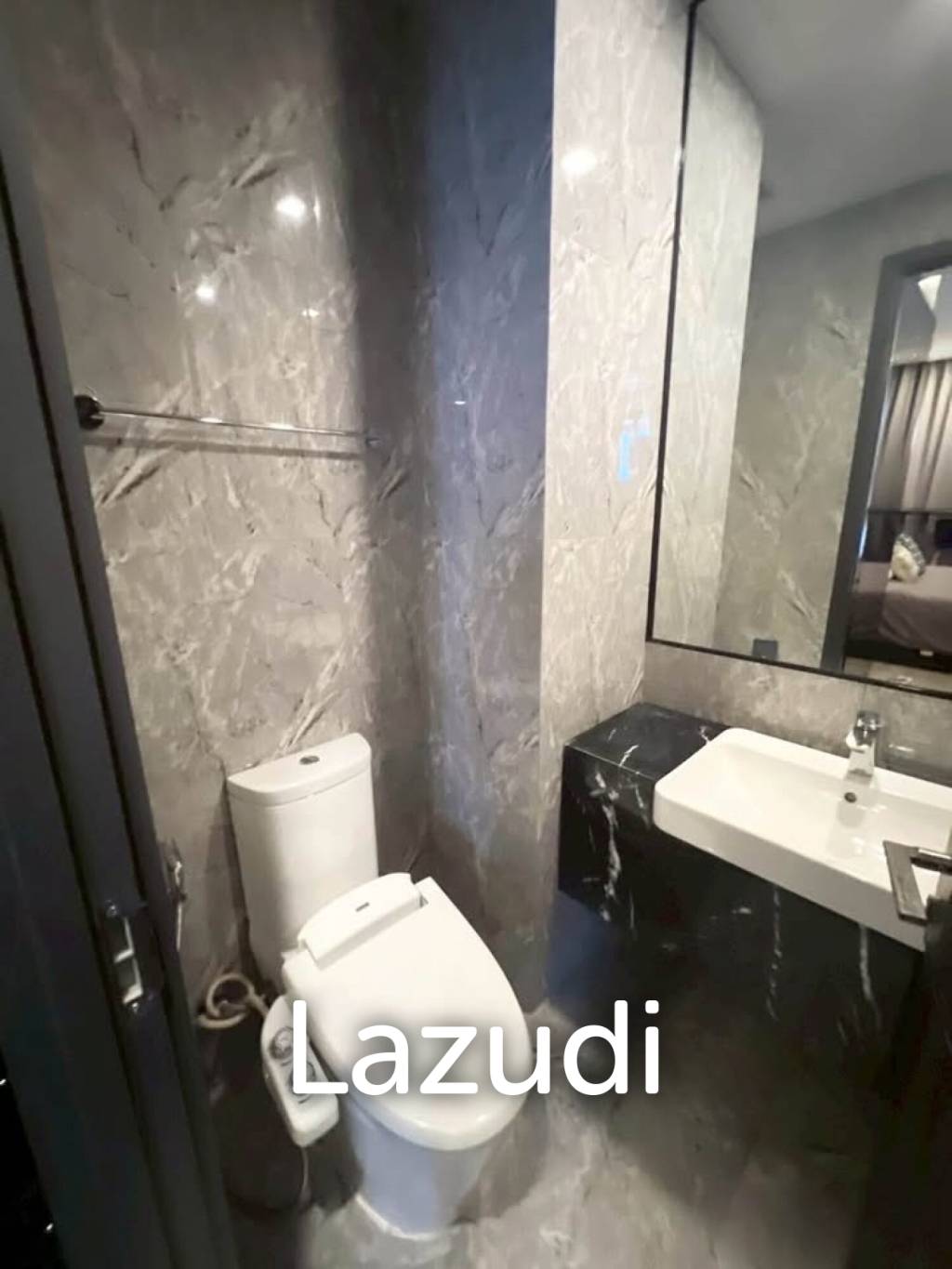 Stylish 1-Bedroom Condo in Ashton Asoke Bangkok