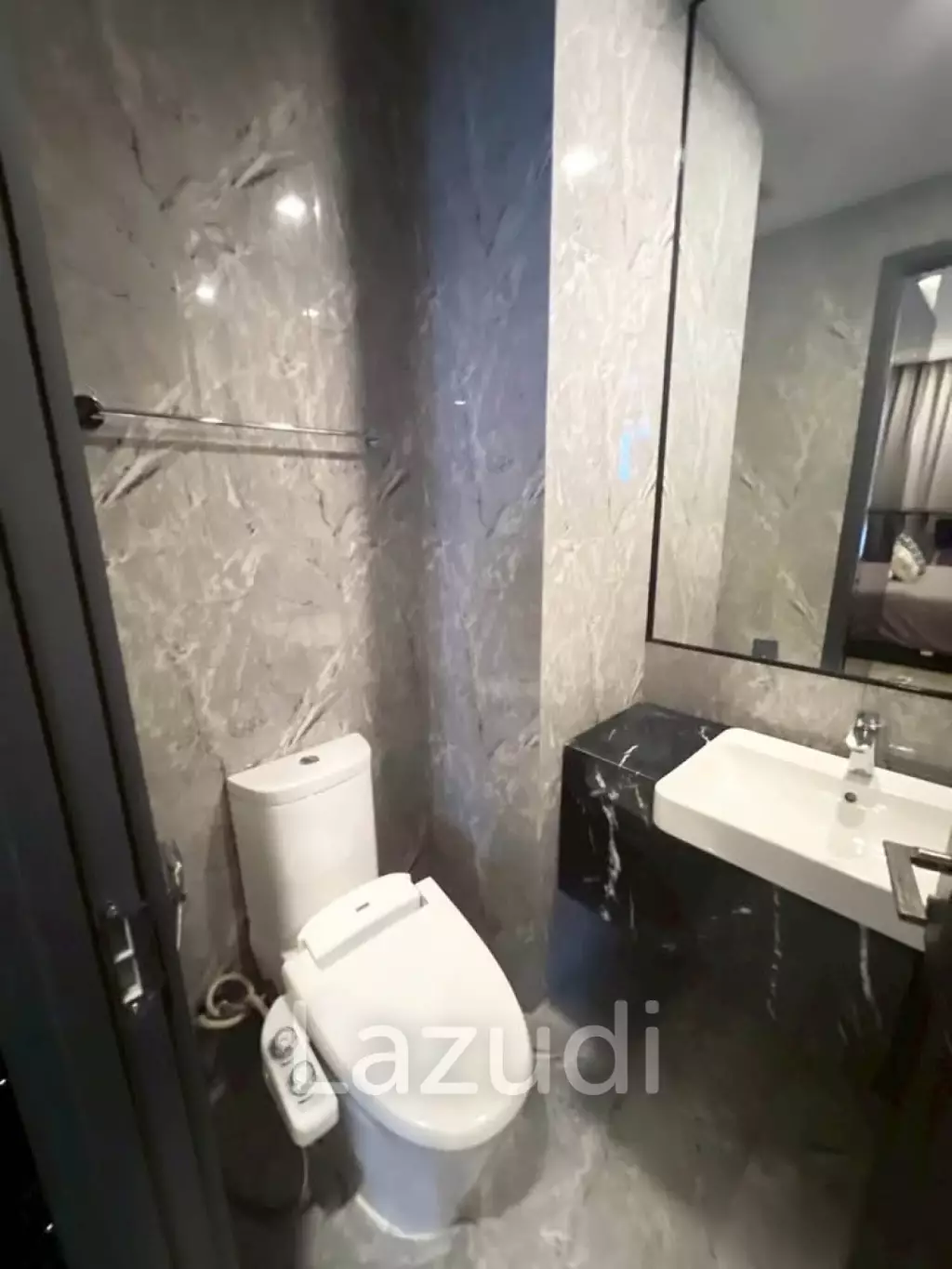 Stylish 1-Bedroom Condo in Ashton Asoke Bangkok
