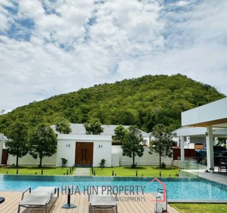 HILLSIDE HAMLET 8 : 3 bed luxury pool villa