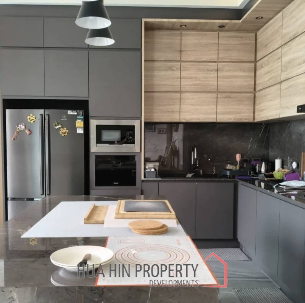 HILLSIDE HAMLET 8 : 3 bed luxury pool villa