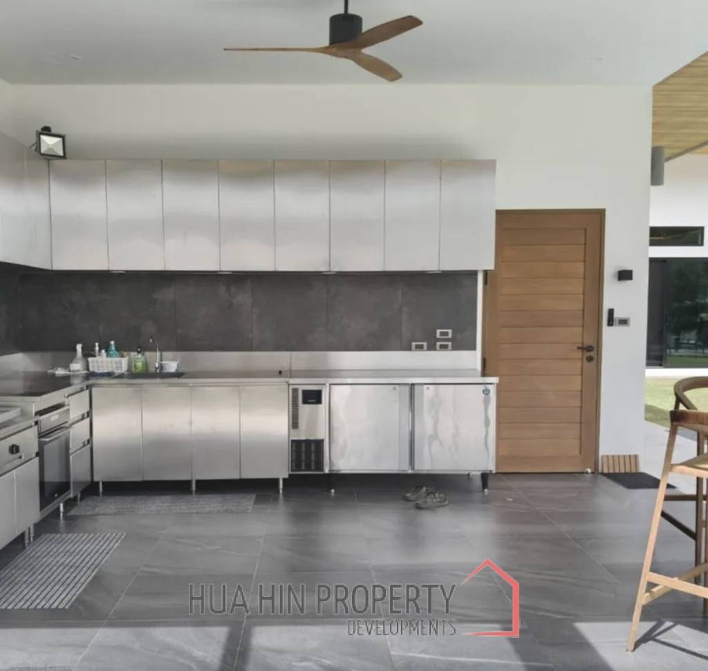 HILLSIDE HAMLET 8 : 3 bed luxury pool villa