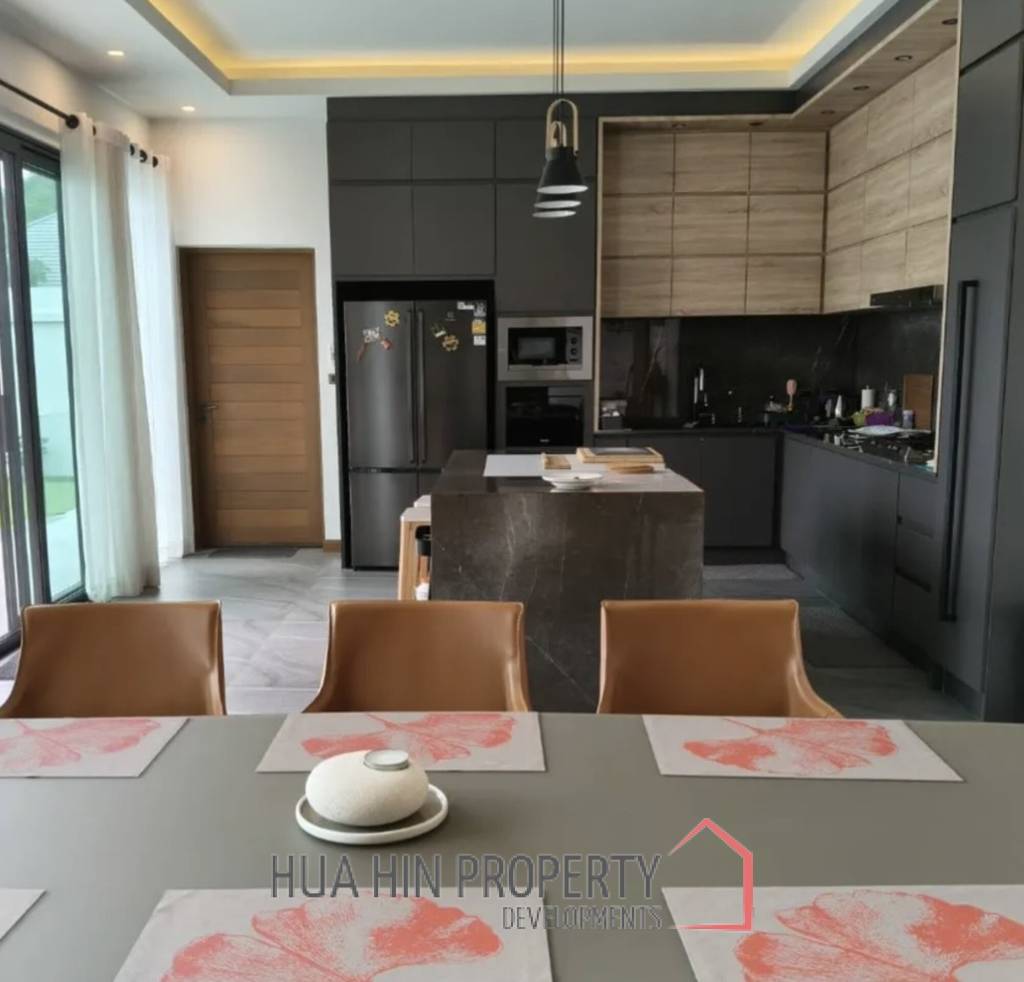 HILLSIDE HAMLET 8 : 3 bed luxury pool villa