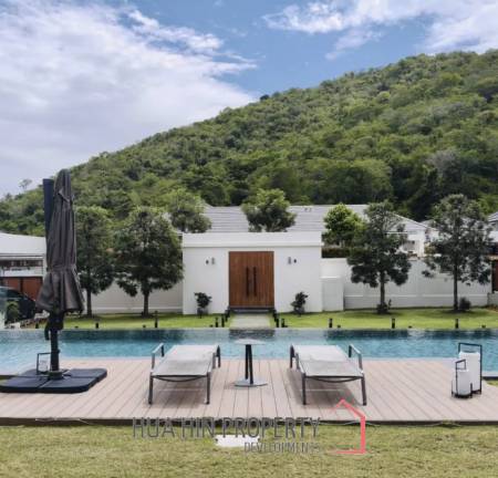 HILLSIDE HAMLET 8 : 3 bed luxury pool villa