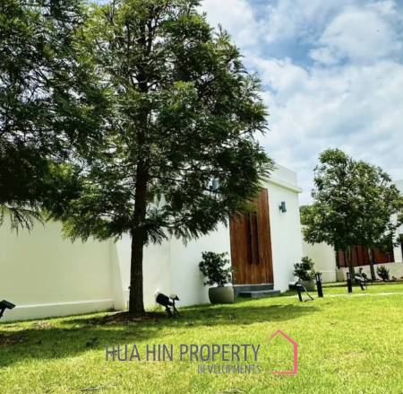 HILLSIDE HAMLET 8 : 3 bed luxury pool villa