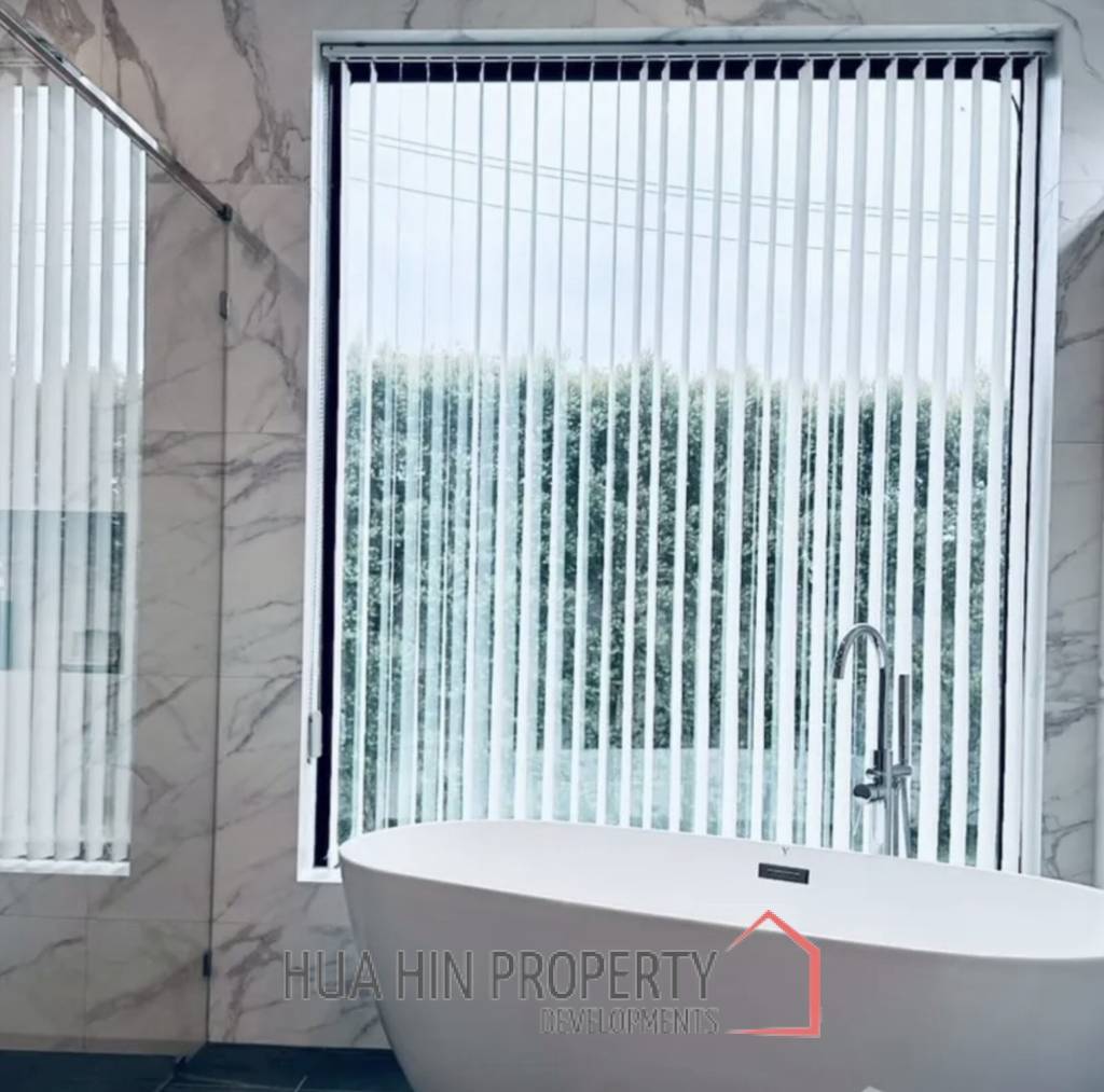 HILLSIDE HAMLET 8 : 3 bed luxury pool villa