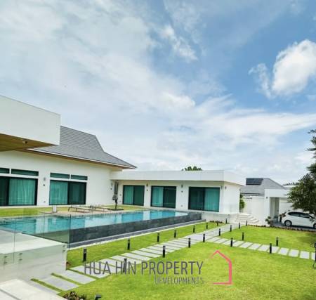 HILLSIDE HAMLET 8 : 3 bed luxury pool villa