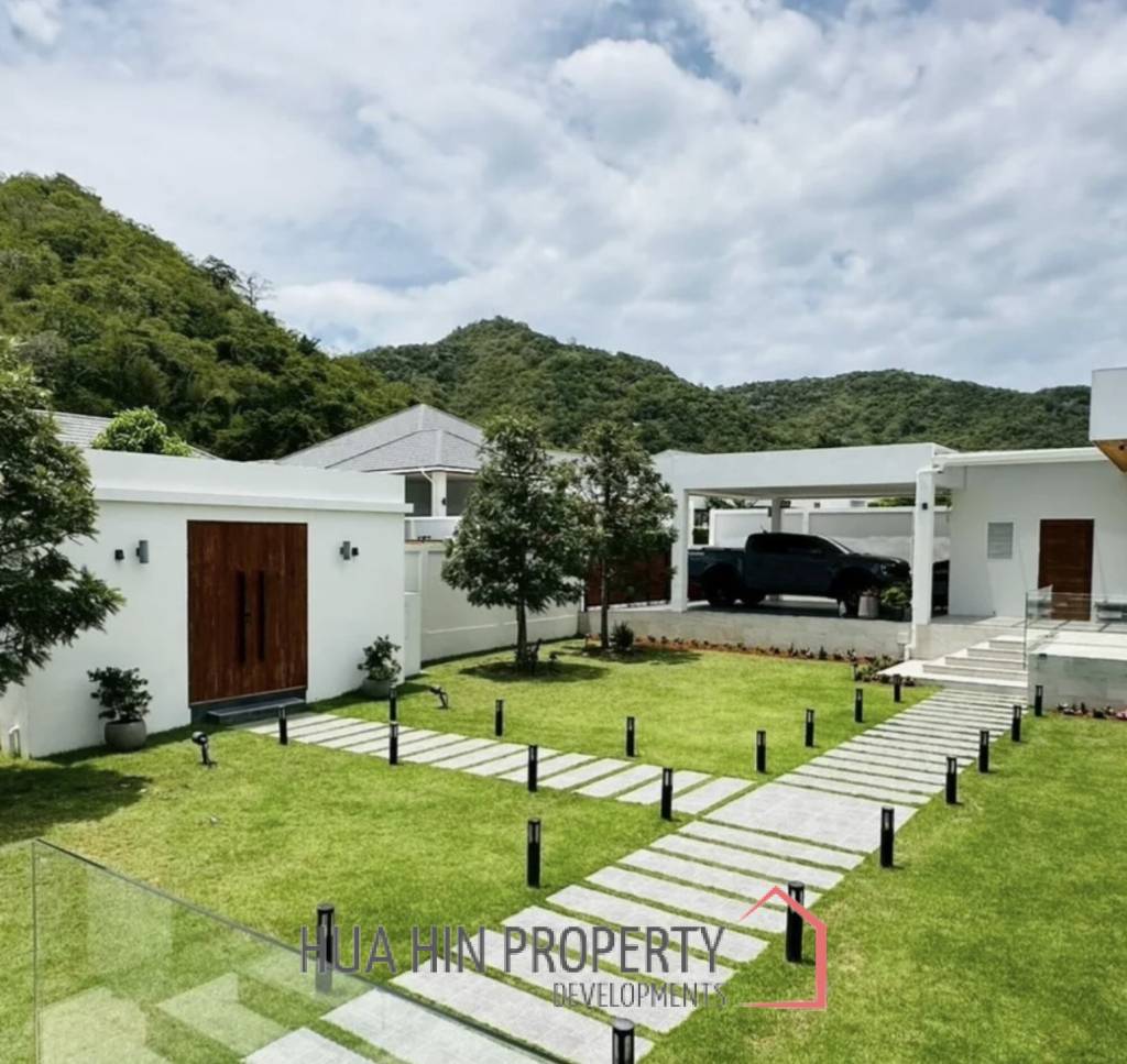 HILLSIDE HAMLET 8 : 3 bed luxury pool villa