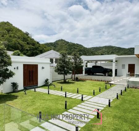 HILLSIDE HAMLET 8 : 3 bed luxury pool villa