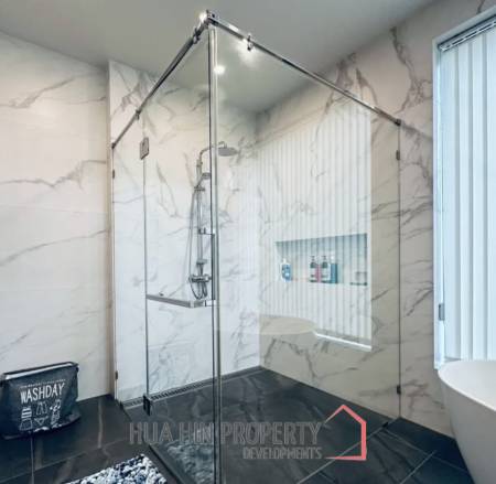 HILLSIDE HAMLET 8 : 3 bed luxury pool villa