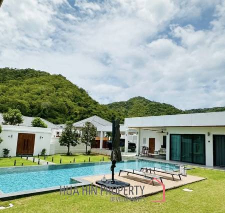 HILLSIDE HAMLET 8 : 3 bed luxury pool villa